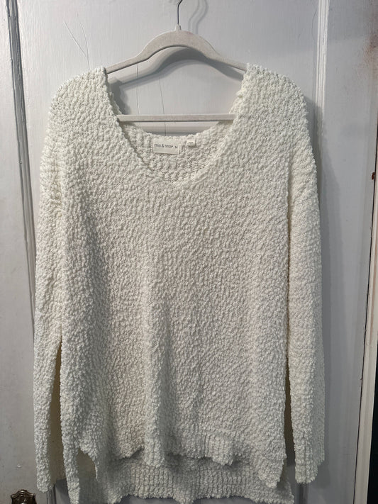 Mia & Tess Loose white sweater - very soft and cozy Women's - M