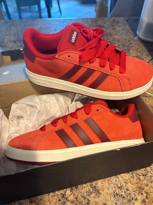 Adidas, 4Y, Sneakers New in box, red, grand court OOs 4 (Big Kid)