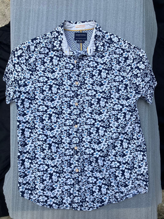 Denim & Flower medium shirt - slim fit. Blue Flower design, Button-down, collar Men's - M
