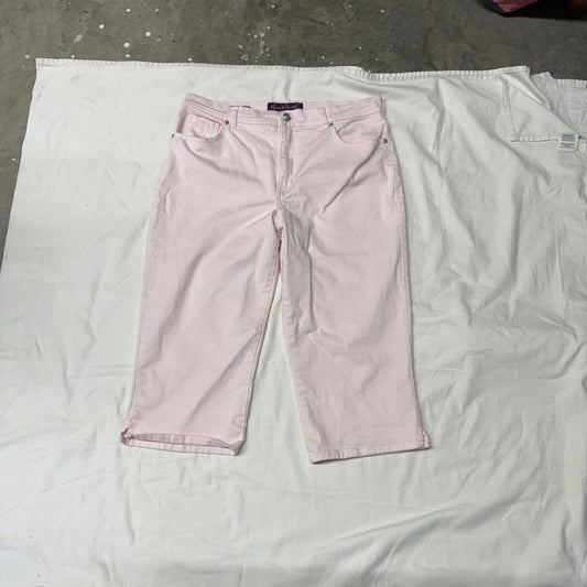 Gloria Vanderbilt - Womens - Sz 14 - NWOT Pink Capris -Plain Back Pockets Women's 14