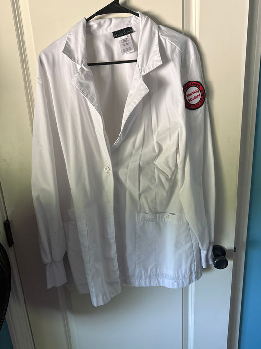 Cherokee White scrub coat. Cmcc patch on it Women's - M