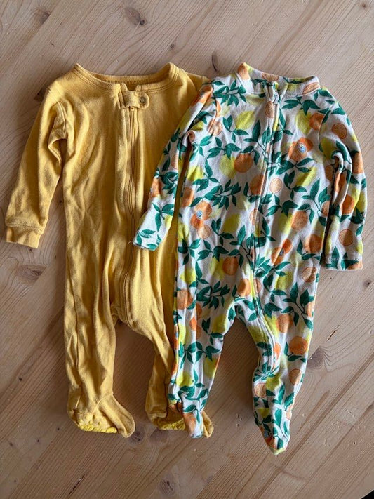 Old Navy, Leveret, 3-6m, Pajamas Citrus and Yellow 2 Pack: Footie Pajamas, Oranges and Lemons, Yellow 3 Months