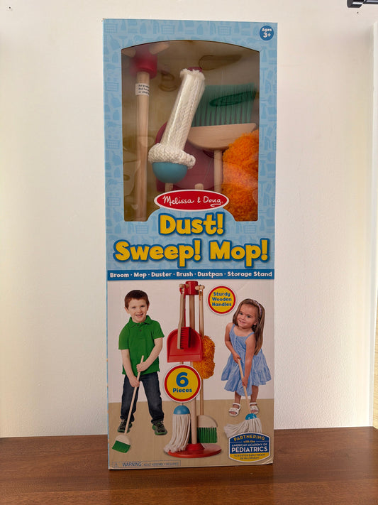 Melissa and Doug NEW Dust Sweep Mop set, orig paid $35 Pretend Toy