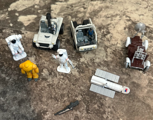 10pc Space Exploration Play Figures/Vehicles Outer Space, Astronaut, Lunar Lander, Satellite, etc. Figures and Animals