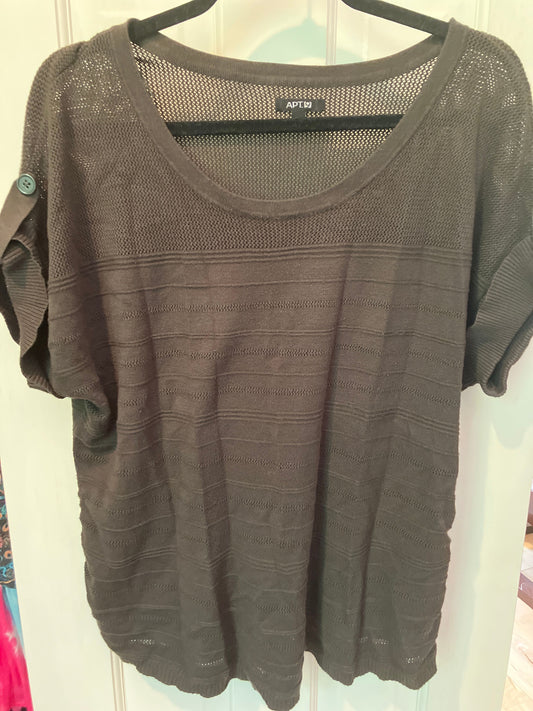 Apt 9 size xl short sleeve tshirt army green Cinched sides on the bottom, button accents on sleeves Women's - XL