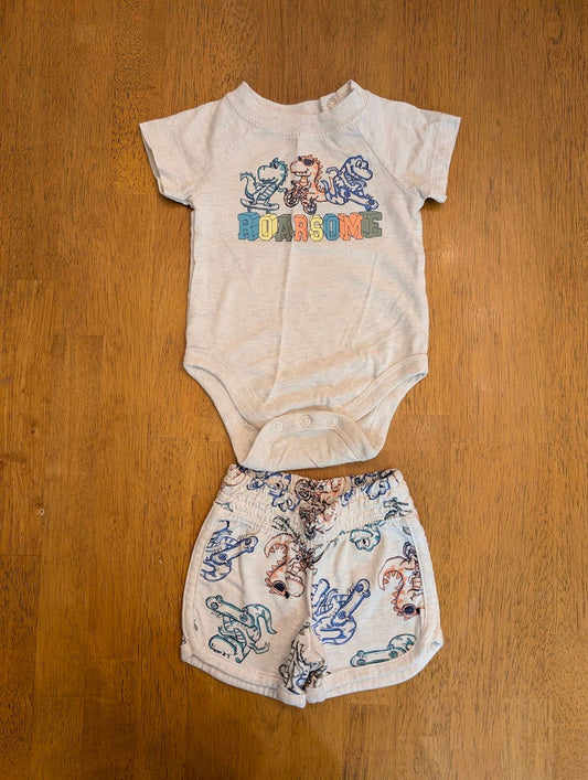 Garanimals, 0-3m, short sleeve onesie and shorts light gray, dinosaurs, "Roarsome" Newborn