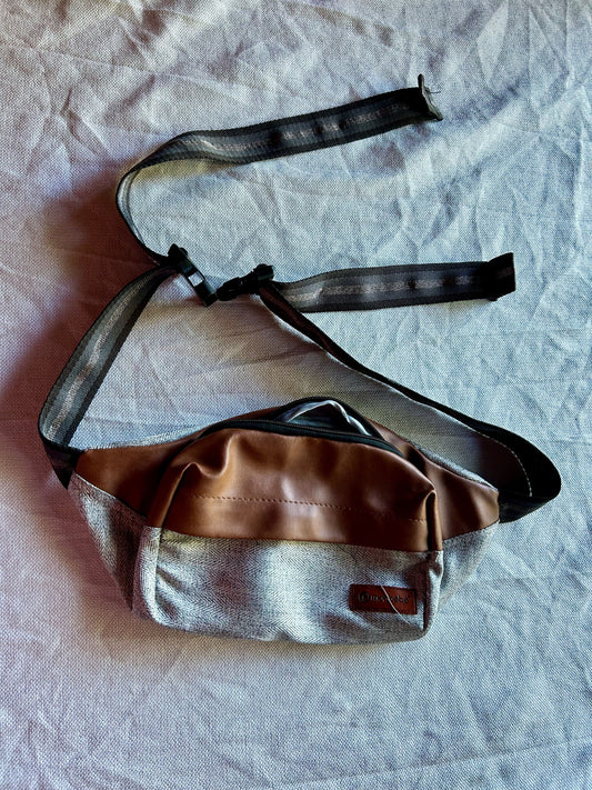 Monbebe Portable Gray Diaper Organizer Gray herringbone fabric with brown faux leather accents. Potty and Diapering