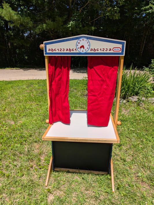 Little tykes Puppet show/white board/chalk board. Missing piece but works Playsets
