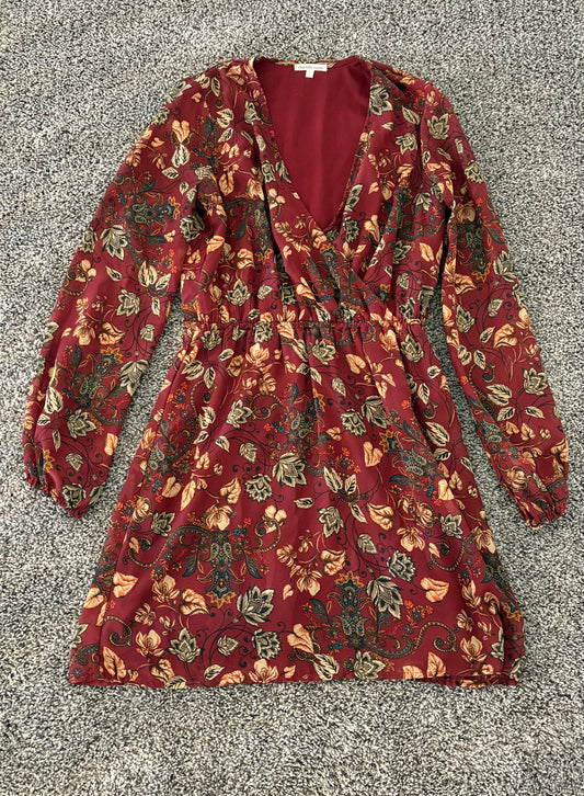Charlotte Russe red floral mini dress Medium Long sleeves, v-neck, EUC Women's - M