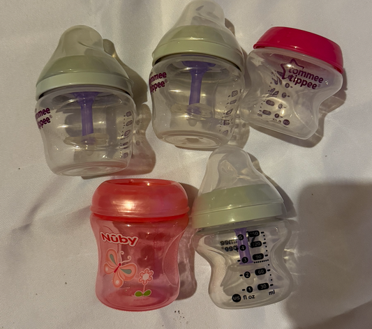 Tommee Tippee/ Nuby Bottles 4- TT 5oz bottles, 1 Nuby Feeding