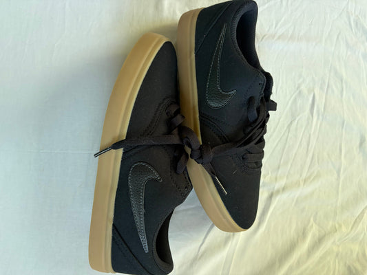 Nike, 5Y sneakers Black, New w/o box, could be boy or girl 5 (Big Kid)